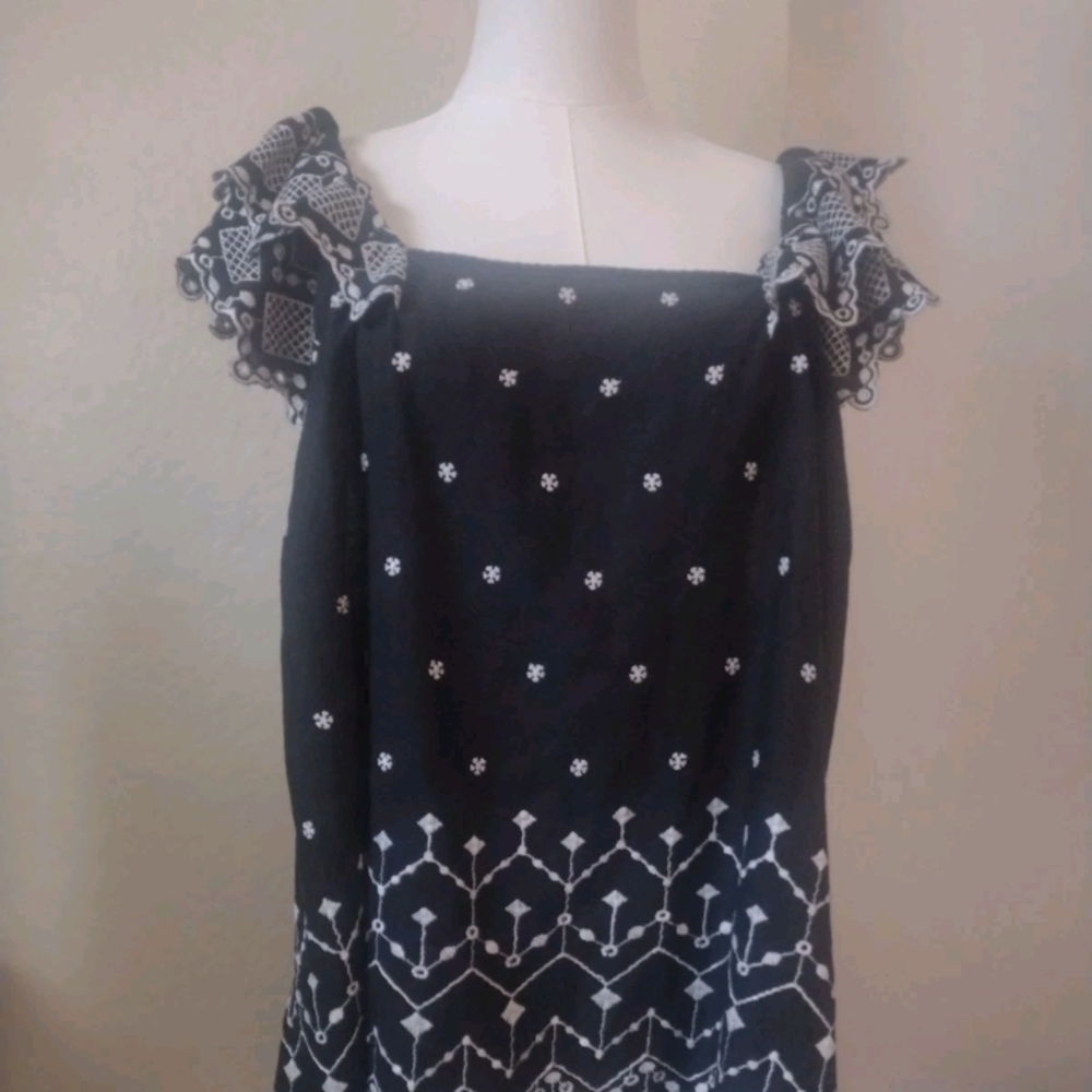 XL Old Navy Black Pullover Top with White Embroidery